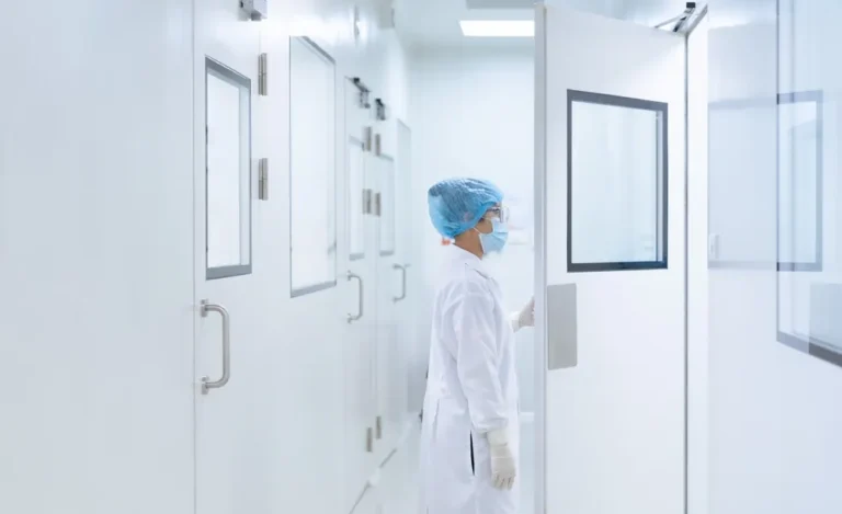 Ile kosztuje clean room? Najważniejsze czynniki wpływające na budżet inwestycji